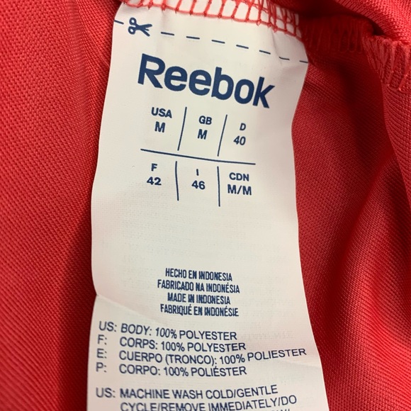 REEBOK Slim Fit UV Protective V-Neck Workout Top NWT - Size M - Picture 9 of 9